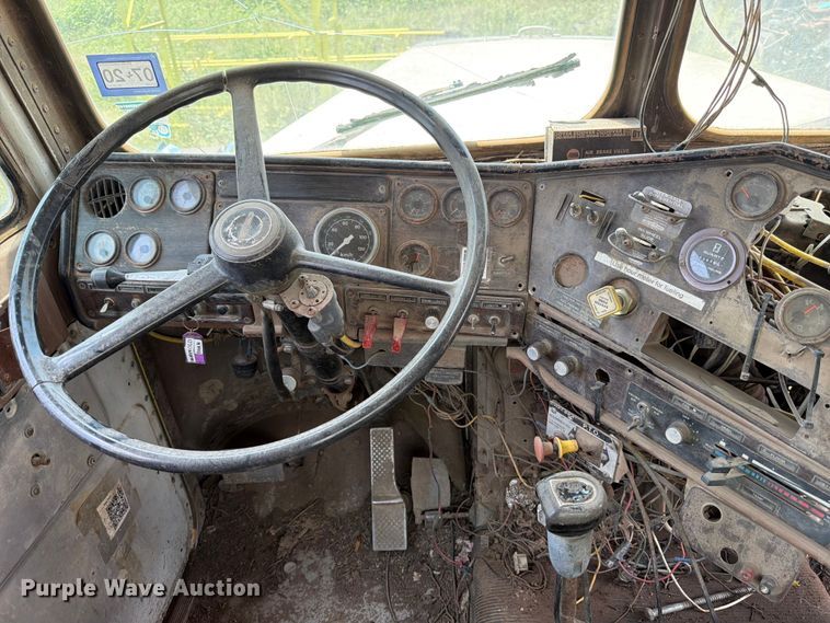 image for item ED5307 1986 Freightliner Conventional water truck