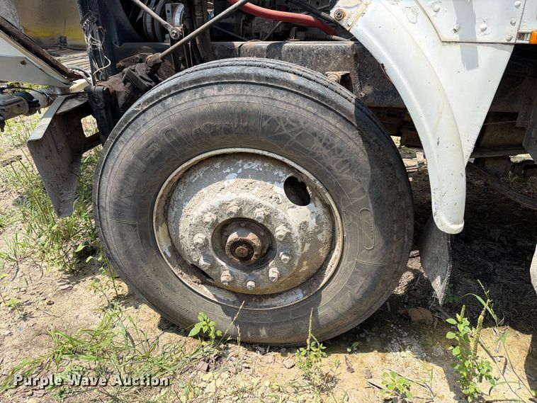 image for item ED5307 1986 Freightliner Conventional water truck