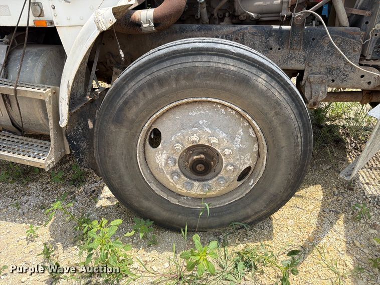 image for item ED5307 1986 Freightliner Conventional water truck