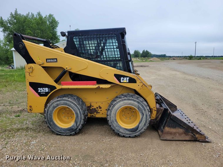 image for item EE1060 2009 Caterpillar 252B2 skid steer loader