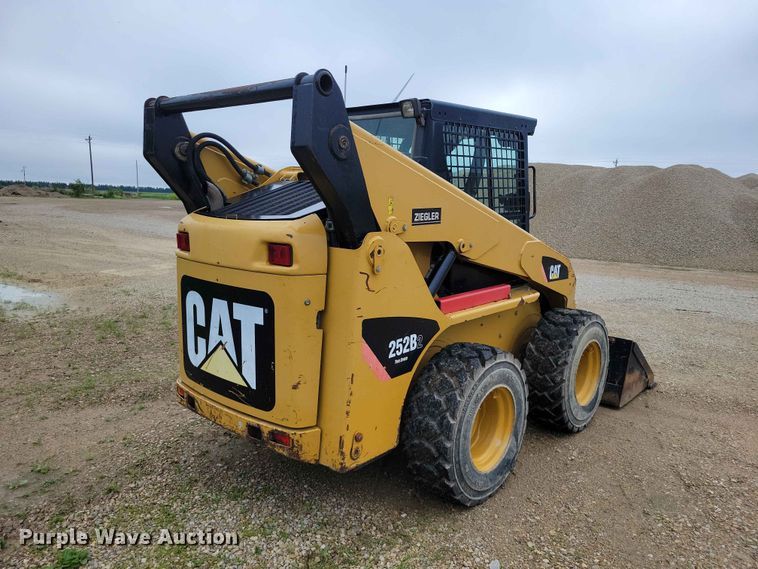 image for item EE1060 2009 Caterpillar 252B2 skid steer loader