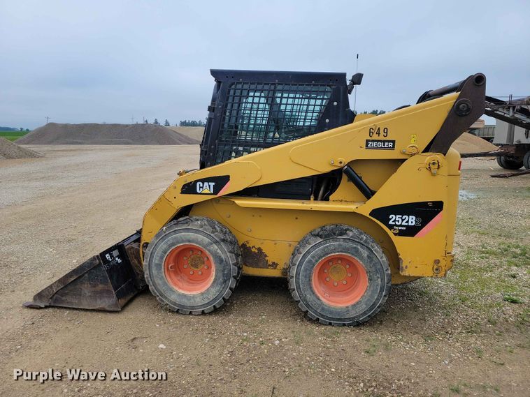 image for item EE1060 2009 Caterpillar 252B2 skid steer loader