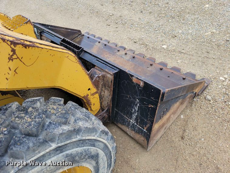 image for item EE1060 2009 Caterpillar 252B2 skid steer loader