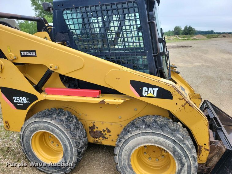 image for item EE1060 2009 Caterpillar 252B2 skid steer loader