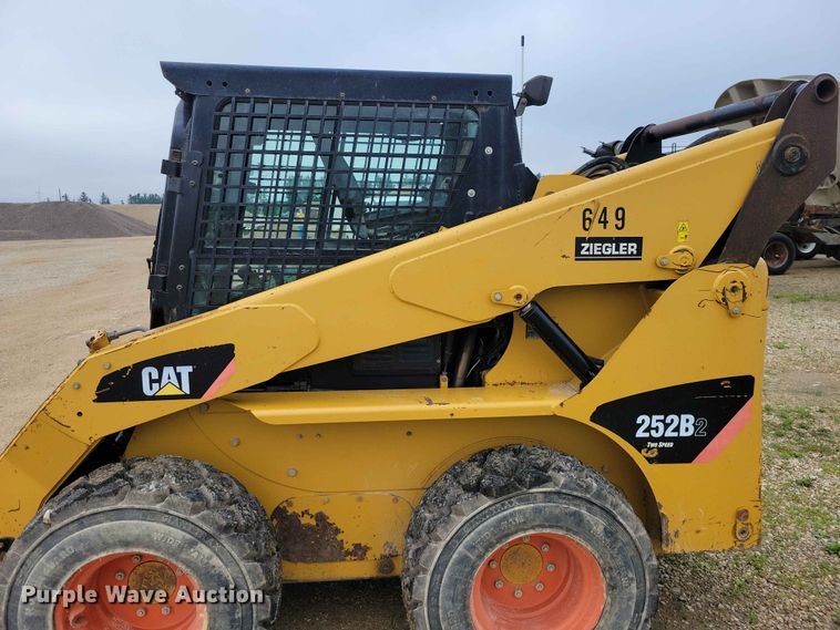 image for item EE1060 2009 Caterpillar 252B2 skid steer loader