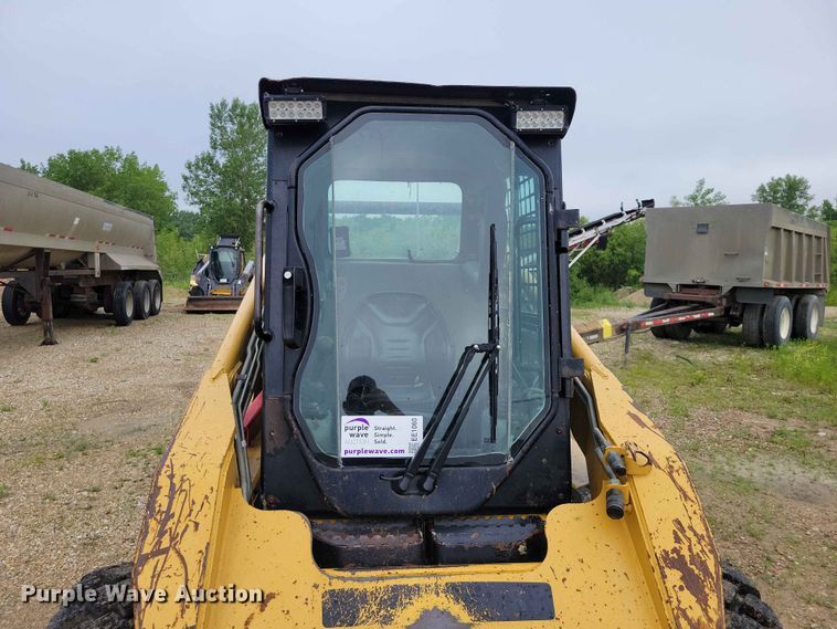 image for item EE1060 2009 Caterpillar 252B2 skid steer loader