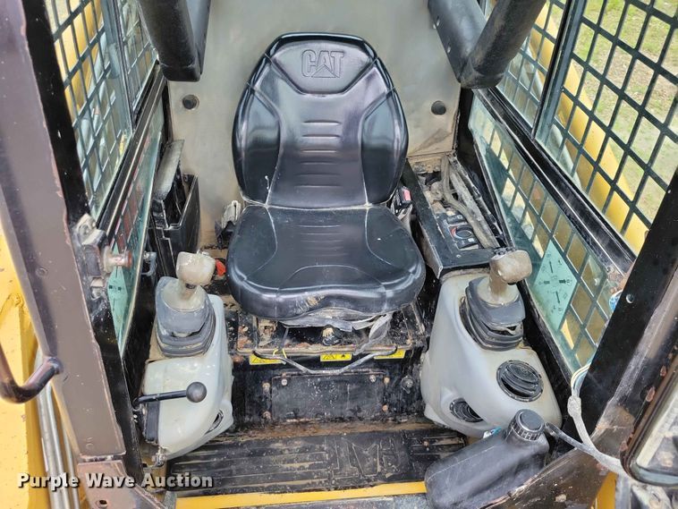 image for item EE1060 2009 Caterpillar 252B2 skid steer loader