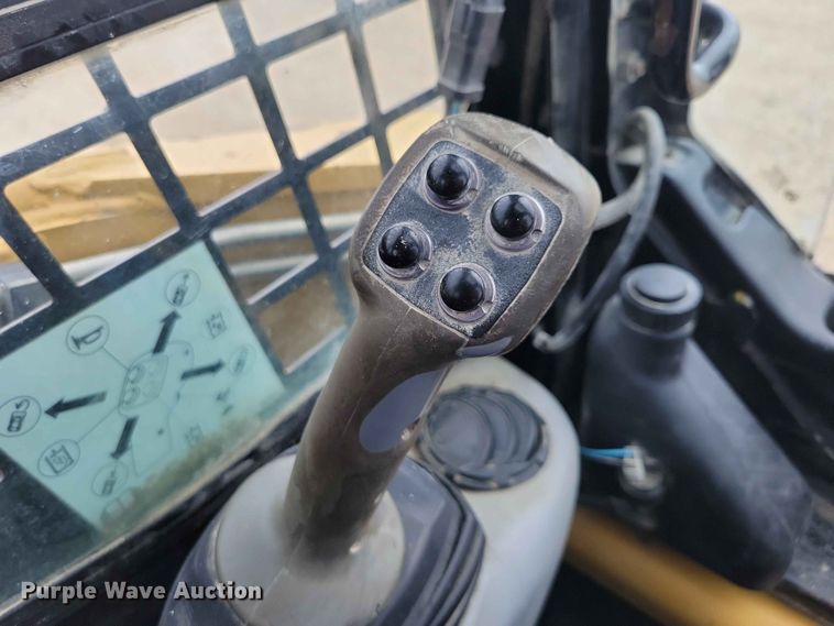 image for item EE1060 2009 Caterpillar 252B2 skid steer loader