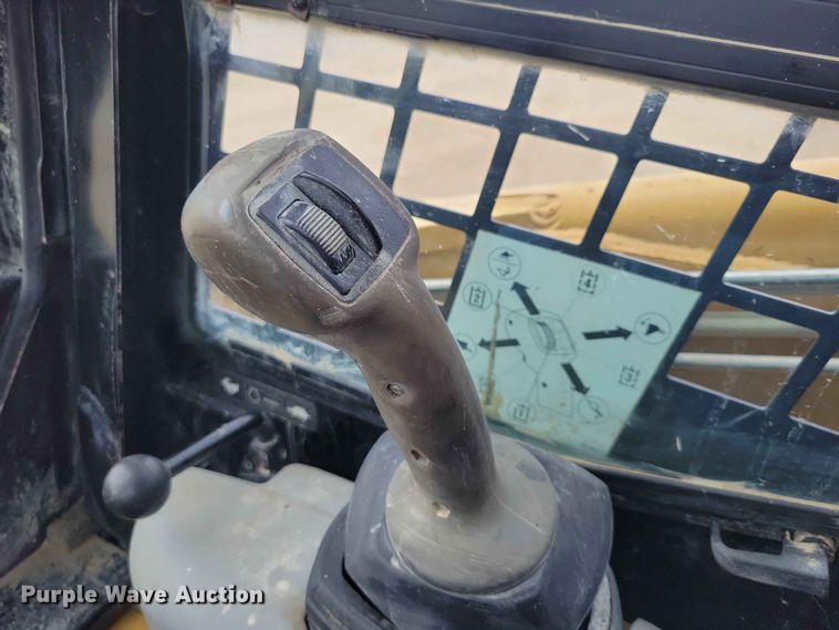 image for item EE1060 2009 Caterpillar 252B2 skid steer loader