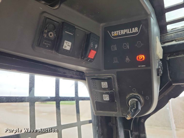 image for item EE1060 2009 Caterpillar 252B2 skid steer loader