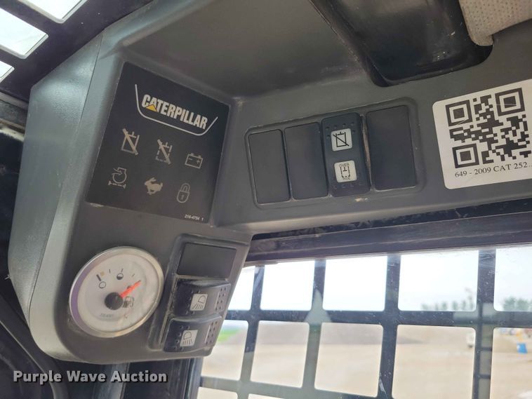 image for item EE1060 2009 Caterpillar 252B2 skid steer loader