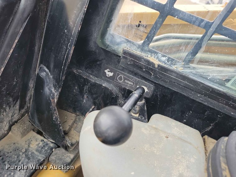image for item EE1060 2009 Caterpillar 252B2 skid steer loader