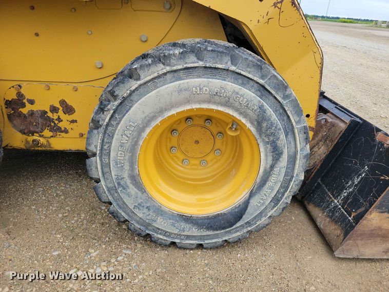 image for item EE1060 2009 Caterpillar 252B2 skid steer loader