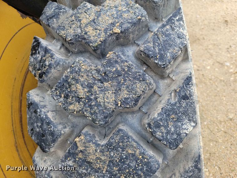 image for item EE1060 2009 Caterpillar 252B2 skid steer loader