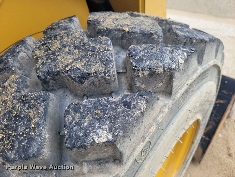 image for item EE1060 2009 Caterpillar 252B2 skid steer loader