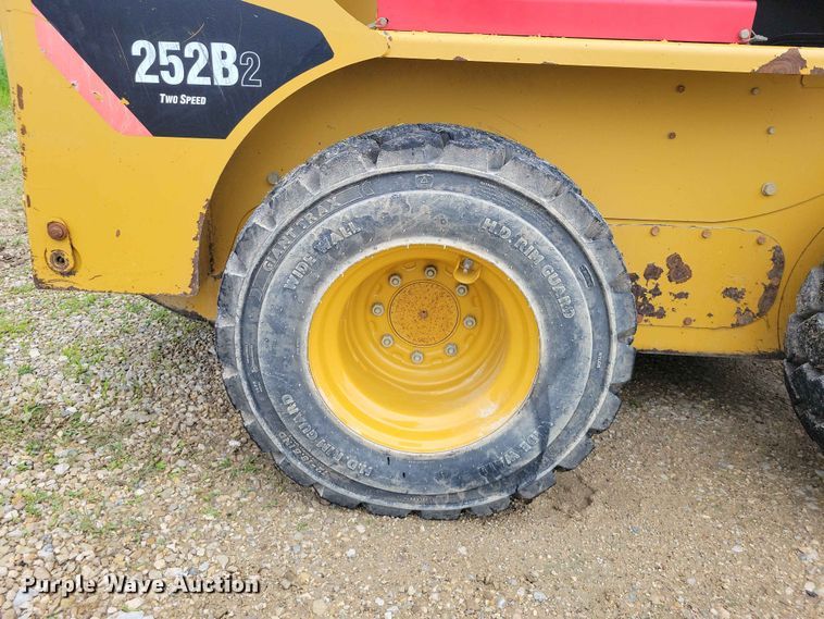 image for item EE1060 2009 Caterpillar 252B2 skid steer loader