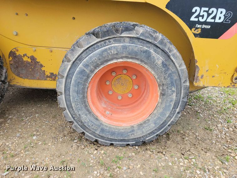 image for item EE1060 2009 Caterpillar 252B2 skid steer loader