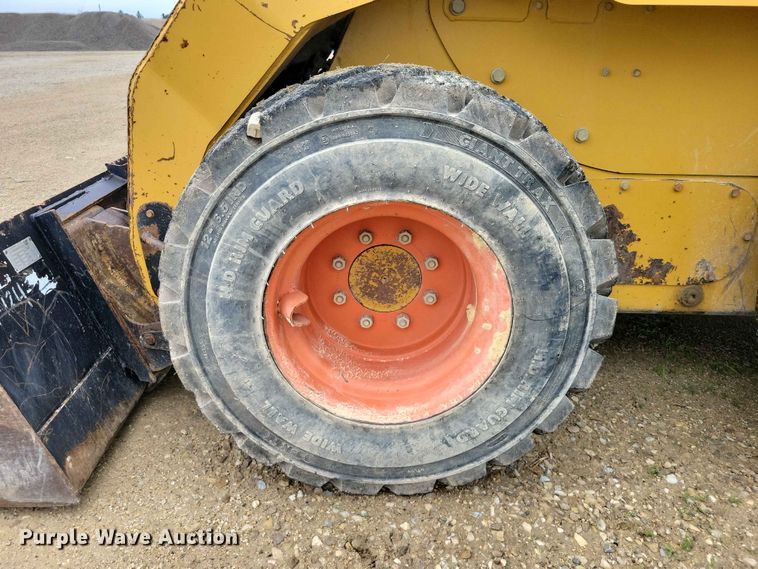image for item EE1060 2009 Caterpillar 252B2 skid steer loader