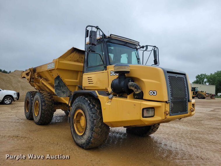 image for item EE1066 2003 John Deere 300D articulated haul truck