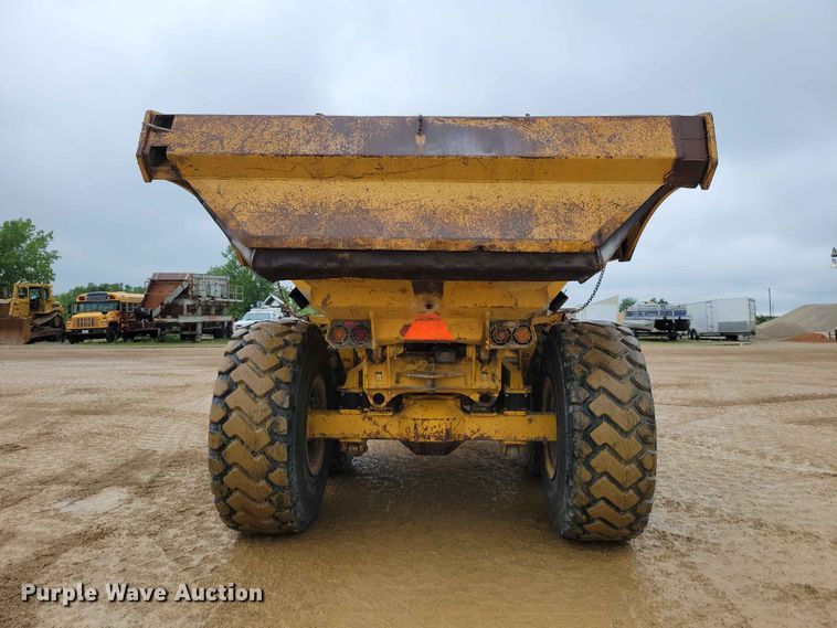 image for item EE1066 2003 John Deere 300D articulated haul truck