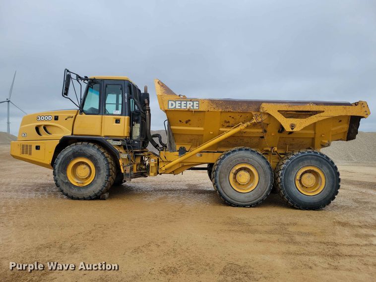 image for item EE1066 2003 John Deere 300D articulated haul truck