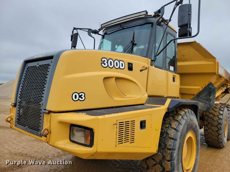 image for item EE1066 2003 John Deere 300D articulated haul truck
