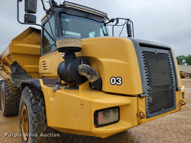 image for item EE1066 2003 John Deere 300D articulated haul truck