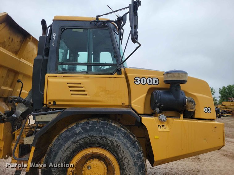 image for item EE1066 2003 John Deere 300D articulated haul truck