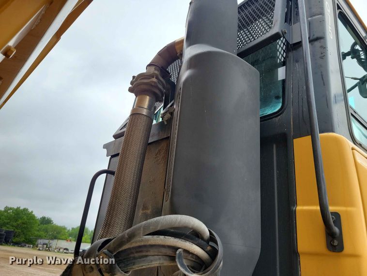 image for item EE1066 2003 John Deere 300D articulated haul truck