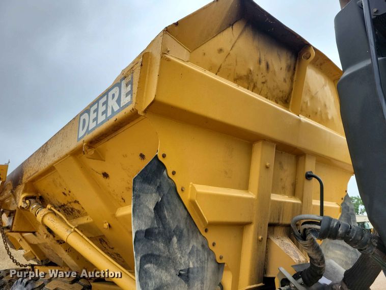 image for item EE1066 2003 John Deere 300D articulated haul truck