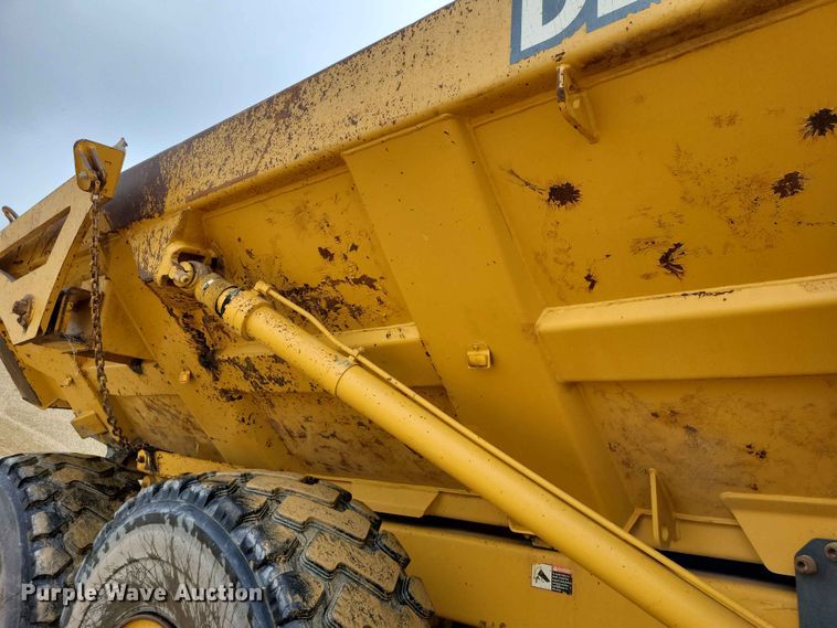 image for item EE1066 2003 John Deere 300D articulated haul truck