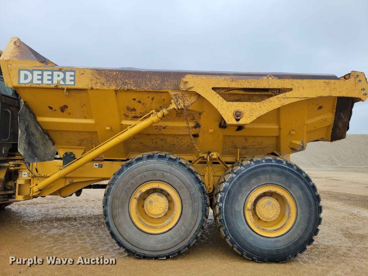 image for item EE1066 2003 John Deere 300D articulated haul truck