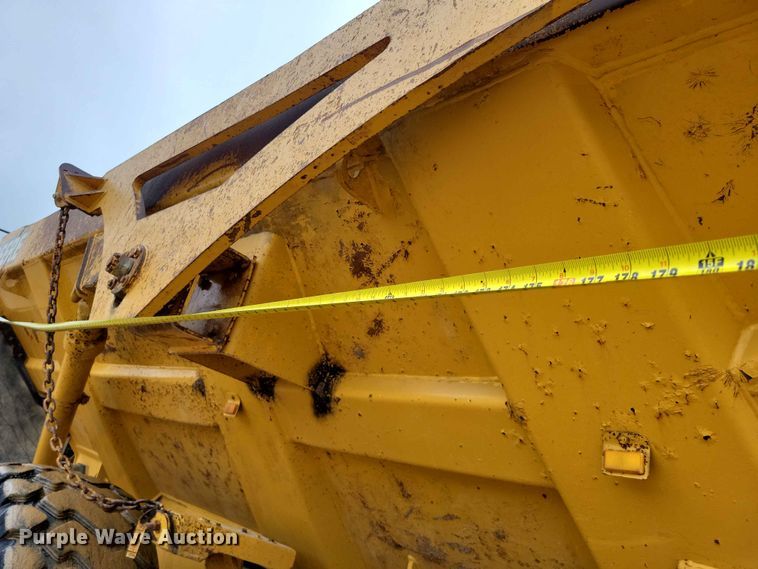 image for item EE1066 2003 John Deere 300D articulated haul truck
