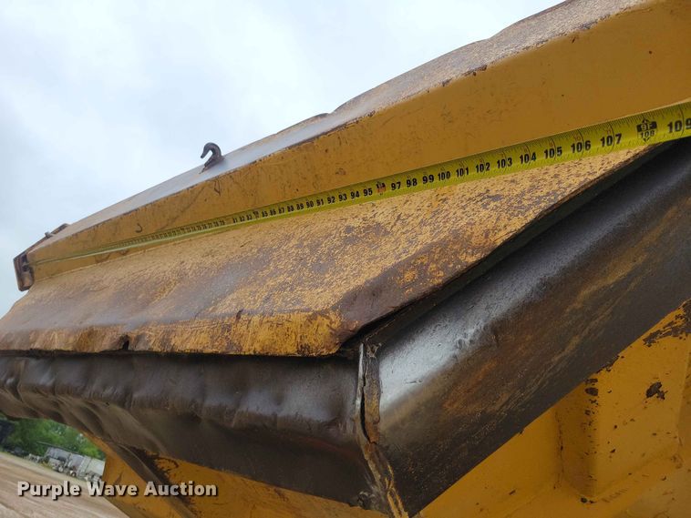 image for item EE1066 2003 John Deere 300D articulated haul truck