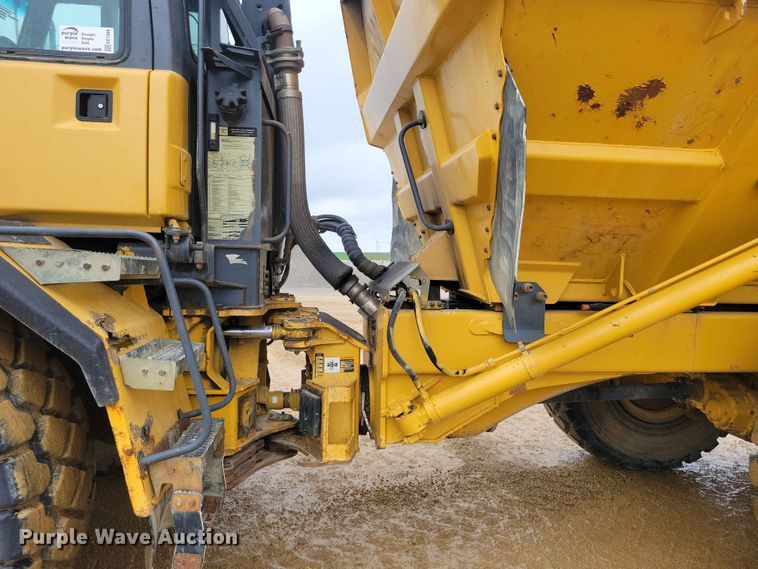 image for item EE1066 2003 John Deere 300D articulated haul truck