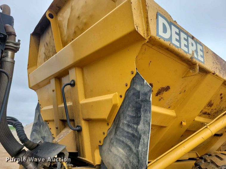 image for item EE1066 2003 John Deere 300D articulated haul truck