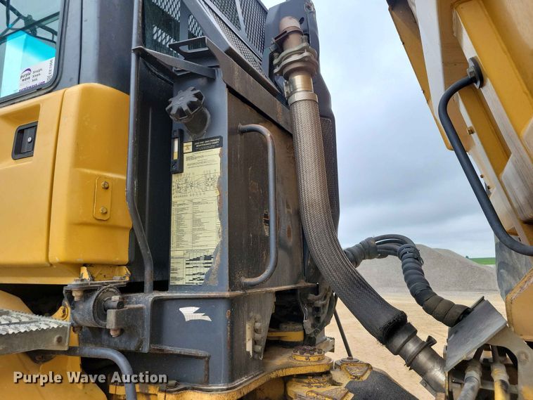 image for item EE1066 2003 John Deere 300D articulated haul truck