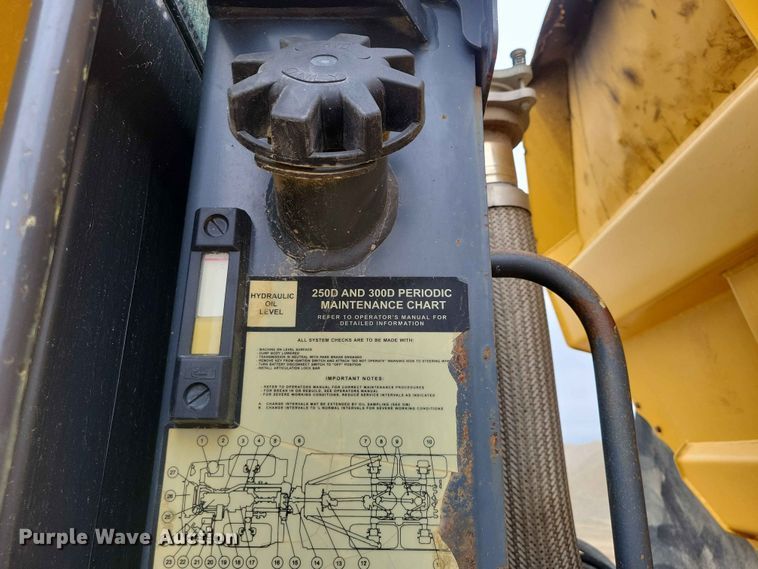 image for item EE1066 2003 John Deere 300D articulated haul truck