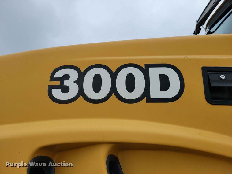 image for item EE1066 2003 John Deere 300D articulated haul truck