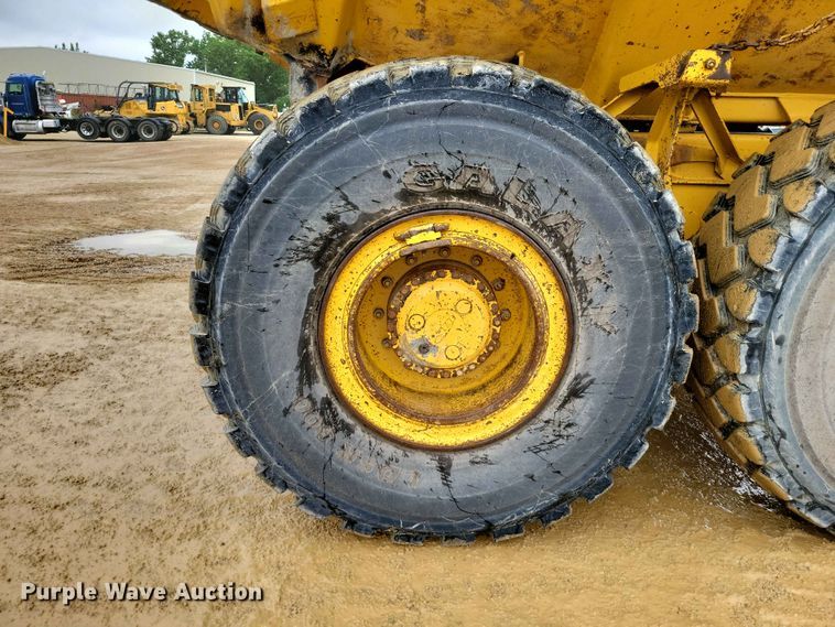 image for item EE1066 2003 John Deere 300D articulated haul truck