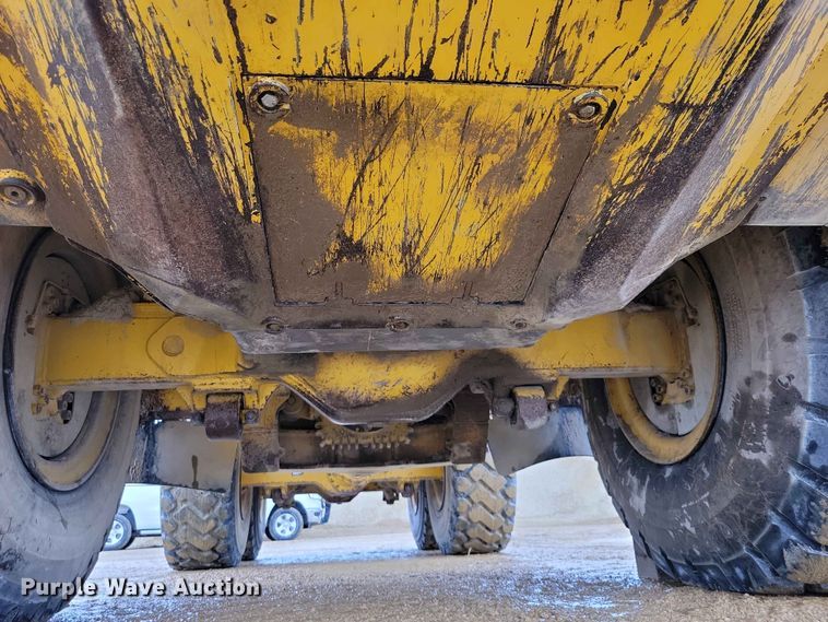 image for item EE1066 2003 John Deere 300D articulated haul truck