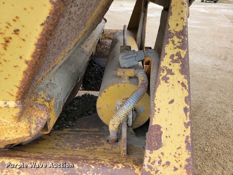 image for item EE1067 1998 Load King 2060 bottom dump trailer