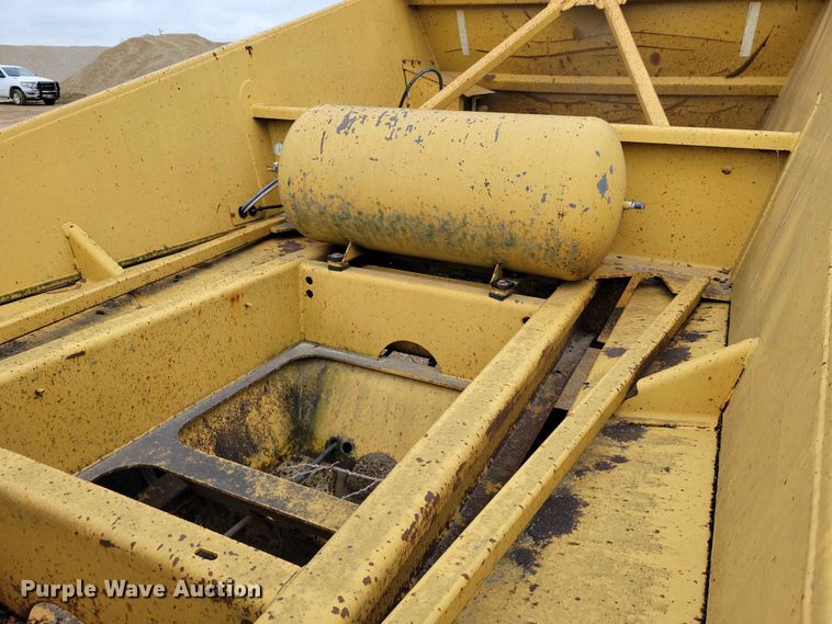 image for item EE1067 1998 Load King 2060 bottom dump trailer