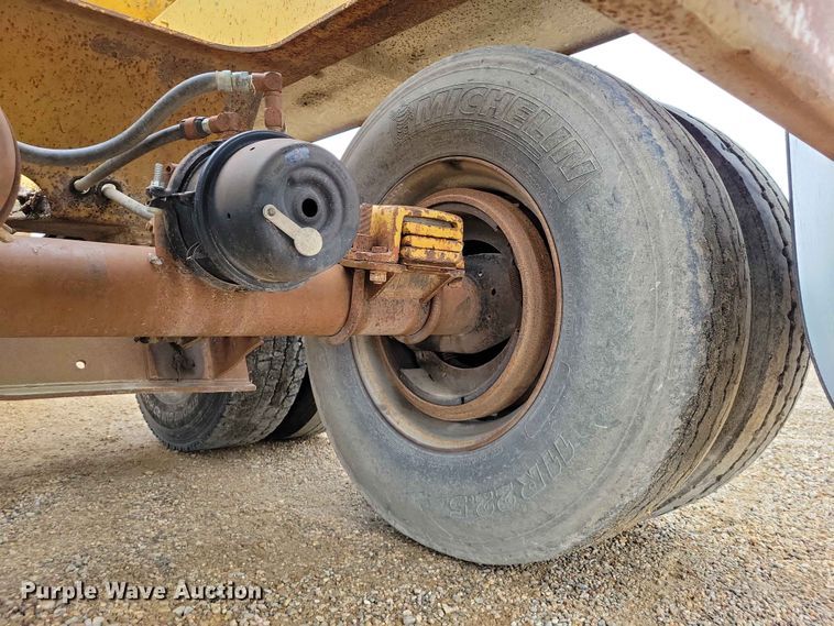 image for item EE1067 1998 Load King 2060 bottom dump trailer