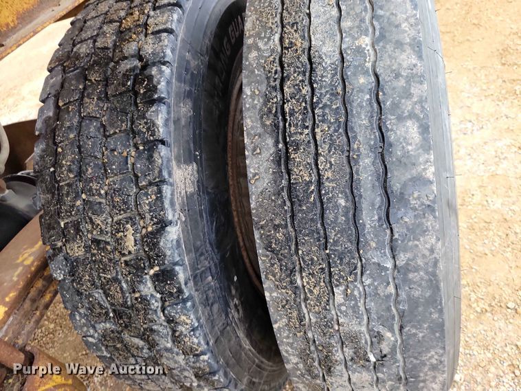 image for item EE1067 1998 Load King 2060 bottom dump trailer