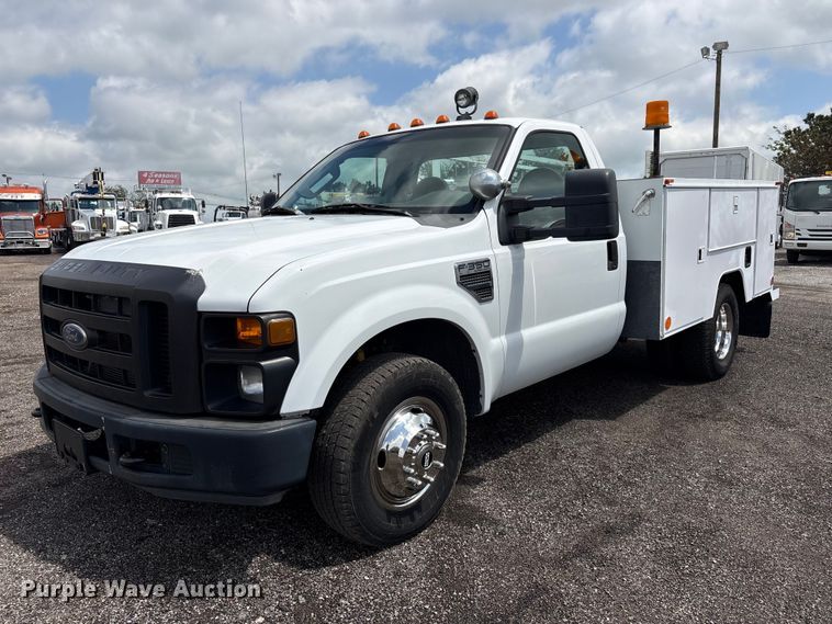 2008 Ford F350 Super Duty utility bed pickup truck
