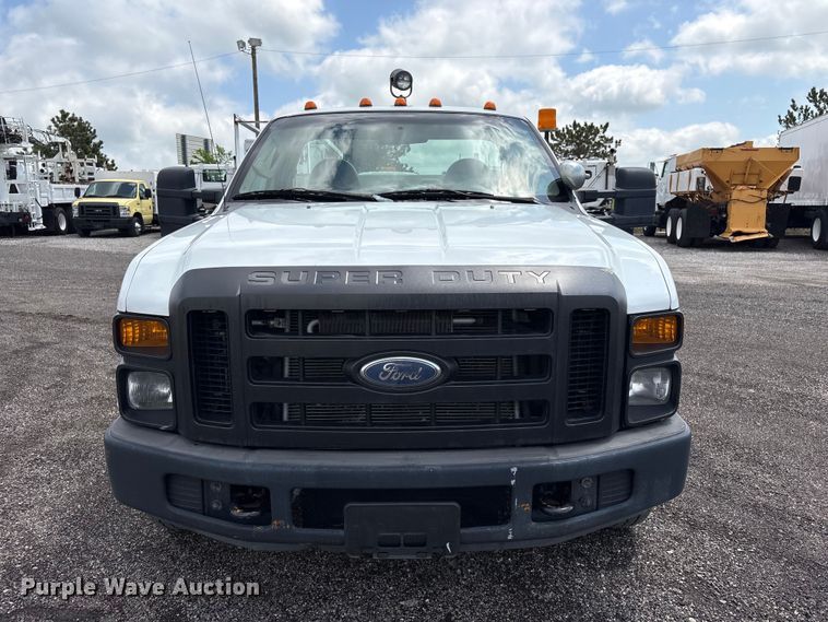 image for item EG8988 2008 Ford F350 Super Duty utility bed pickup truck