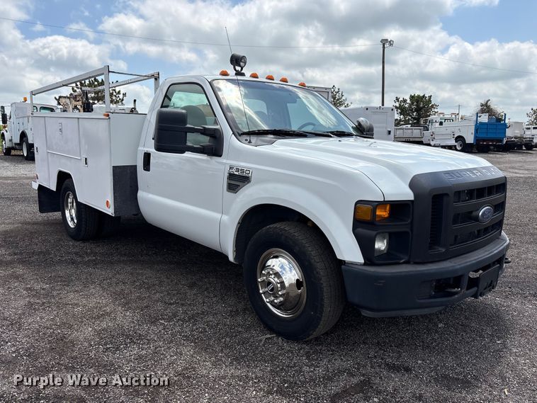 image for item EG8988 2008 Ford F350 Super Duty utility bed pickup truck