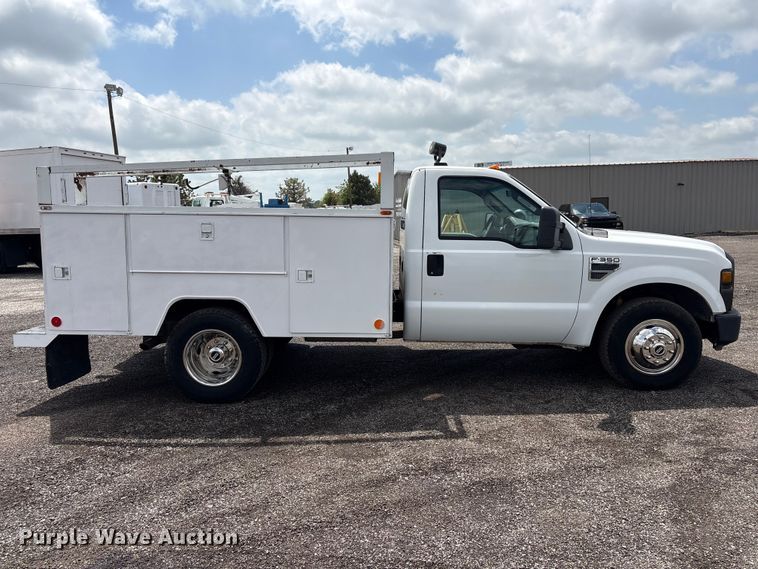 image for item EG8988 2008 Ford F350 Super Duty utility bed pickup truck