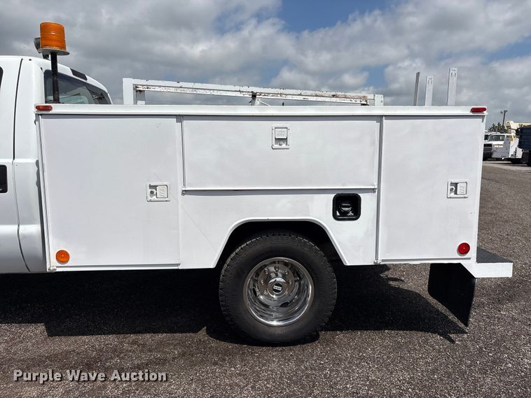 image for item EG8988 2008 Ford F350 Super Duty utility bed pickup truck